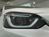 LEDヘッドライトは、点灯の瞬間から最大光量を発揮し、突然暗くなるトンネルなどでの安定感を高めます。