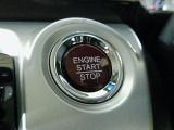 自然に手が届き、操作性の良いボタンでエンジンスタート。。