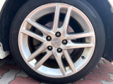【純正18インチアルミホイール】外観にマッチした純正アルミホイールを装着しております。各種社外アルミホイールや、スタッドレスタイヤも取扱いしております。是非ご相談ください♪