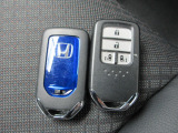 スマートキー付!キーを取り出さなくてもドアロックの施錠・開錠、エンジンの始動が出来ます!雨の日や荷物の多い日にとても便利ですね♪