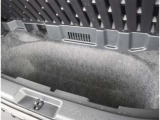 リヤシートのシートバックを倒せば、更に積載容量が広くなり、よりたくさんの荷物の収納長尺の荷物の収納が可能になります♪