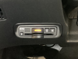 ハンドルの左下にETCがついています。高速道路の料金所の通過も楽々です!。 カードの取り出しもしやすい場所についています。