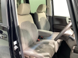 運転席、助手席☆ともに広々としており、ゆとりのある空間となっております♪