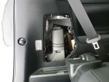 ラゲージサイドにパンク修理キットを装備しております。