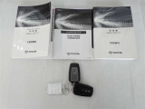 取扱説明書も付属しております。ご購入後は『トヨタの安心感』年式問わずの1年間、距離無制限のロングラン保証が総額表示に含まれてます♪