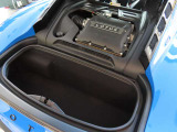 エンジンルーム後方には大型トランクスペースを確保。週末のお出かけには十分なサイズ。エミーラでお出かけプランを立ててみてはいかがでしょうか?