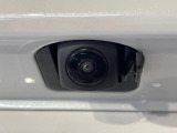 【バックカメラ】駐車時に後方がリアルタイム映像で確認できます。大型商業施設や立体駐車場での駐車時や、夜間のバック時に大活躍!