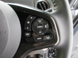 Hondaセンシングの機能のひとつ、アダプティブクルーズコントロール付!アクセルから足を離しても設定したスピードと前車との車間を保ち走行してくれます!車線維持もアシスト☆高速道路で疲労軽減ですね☆