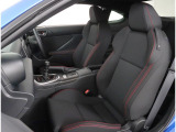 長時間の運転も疲れにくいフロントシート!ホールド性も良く運転に集中できるシートです!!