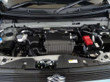 【綺麗なエンジンルーム】新車を弊社の名前で登録した届出済未使用車両なので、当然エンジンルームも綺麗な状態です♪