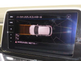 パークディスタンスコントロール。駐車時の障害物を検知し、警告音と画面で障害物までの距離をお知らせ。