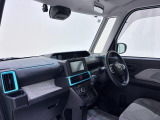 ダイハツのお店では、ダイハツ車を知り尽くしたプロフェッショナルが、専用の診断機器を使って各システムを点検しております。