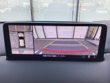 狭い場所での駐車やすれ違いなどでより的確な運転操作に役立つ360&deg;ビューモニターが装備されています。