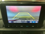【バックカメラ】運転が苦手な方も車庫入れラクラクです!ギアをリバースに入れれば自動的に切り換わりますので、面倒な操作は不要です♪狭い駐車場もお車を傷つけず安心ですね!