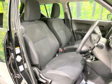 運転席まわりには十分なスペースがあり、大柄な方でもゆったり運転していただける環境です。