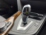 ●MTモード付きAT:通常は自動でおこなわれる変速(ギアチェンジ)をドライバーの操作によって意図的に変えられるシステムです。より一層普段のドライブをお楽しみいただけます!