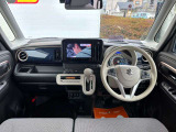 運転廻りの画像です!操作スイッチ類もキレイな状態です。専門スタッフが内外装を清掃・きめ細かい箇所までクリーニングしています。