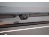 リヤカメラ付きなので、シフトレバーをリバースにすると連動してカメラ映像に切り替わります。