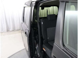 両側パワースライドドア付きだから、狭い駐車スペースなどでの 乗り降りラクラク!小さなお子さまのいるご家庭には嬉しい装備。