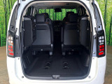普段のお買い物や通勤、送迎等に十分な荷室スペースを確保しております。セカンドシートを倒すと、大きな荷物の積載も可能です♪