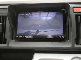 バックカメラが付いているので後方確認が非常にしやすいです。今や運転初心者も熟練者も必須装備!ついていて損はないですね♪