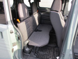 リヤシートもスペース確保されており快適空間☆