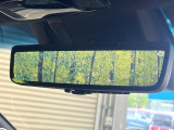 【デジタルインナーミラー】後席の大きな荷物や同乗者で後方が確認しづらい時でも安心!カメラが撮影した車両後方の映像をルームミラー内に表示。クリアな視界で状況の確認が可能です!