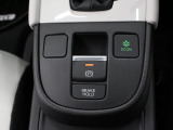 【電子制御パーキング+ブレーキホールド】便利なスイッチ式のサイドブレーキ!停車中にブレーキペダルを踏み続けなくても自動的にブレーキを保持する機能も搭載♪