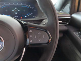 ステアリング右側は、メディアや車両情報の確認操作を行えます。