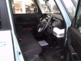 もちろんスライドドアは両側、電動式です!ワンオーナー、当店メンテ車!サーキュレーターも装備で後席も涼しい!当店、大阪府交野市星田北1-46-1、TEL072-893-1021です!お声がけ待ってます!