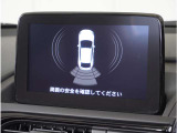【リアパーキングセンサー】バンパーに付いたセンサーが障害物を検知。一定の距離に近づくとアラートで教えてくれます。狭い駐車スペースや車庫入れ時も安心です。