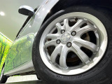 【14インチアルミホイール】外観にマッチしたアルミホイールを装着しております。各種アルミホイールや、スタッドレスタイヤも取扱いしております。是非ご相談ください♪