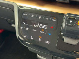 オートエアコンで温度を設定するだけで快適な車内環境を維持することができます!
