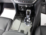 シフト周りです。スッキリとしつつも高級感や操作性を損なわない作りとなって参ります。