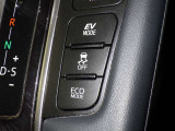 燃費を優先するならエコドライブモード!夜遅いからご近所に迷惑をかけないように&hellip;という時はEVドライブモード!走りを選べる2つのモードスイッチ付きです!