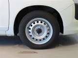 純正のスチールホイール+センターキャップ装着車です。