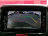 駐車に便利なバックモニター搭載車です。後方の映像が見えるのでバックも安心です。
