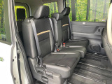 後部座席も気になるようなキズ・汚れやへたり等、大きなダメージはなく、良好な状態です。