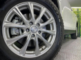 【17インチアルミホイール】外観にマッチしたアルミホイールを装着しております。各種アルミホイールや、スタッドレスタイヤも取扱いしております。是非ご相談ください♪