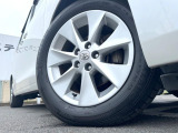 【純正17インチアルミホイール】外観にマッチした純正アルミホイールを装着しております。各種社外アルミホイールや、スタッドレスタイヤも取扱いしております。是非ご相談ください♪