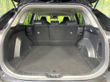 ラゲッジルームは、大容量のスペースを確保。普段のお買い物からレジャーまで、幅広く活躍してくれます!また、リアシートを倒すことでバリエーション豊かにお使いいただけます。