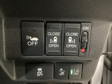 【両側パワースライドドア】両側がパワースライドドアになっており、運転席のスイッチやスマートキーでも開閉が可能です!開口部も広いので乗り降りも楽々♪