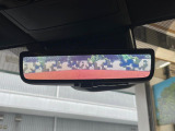 【デジタルインナーミラー】後席の大きな荷物や同乗者で後方が確認しづらい時でも安心!カメラが撮影した車両後方の映像をルームミラー内に表示。クリアな視界で状況の確認が可能です!