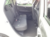 自社整備工場で点検整備をおこなってからお渡ししています。車検が残っている場合は『12ヶ月点検整備』を、車検整備付きの場合は『車検整備』をおこないます。整備費用は車両本体価格に含まれています。