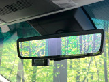 【デジタルインナーミラー】後席の大きな荷物や同乗者で後方が確認しづらい時でも安心!カメラが撮影した車両後方の映像をルームミラー内に表示。クリアな視界で状況の確認が可能です!