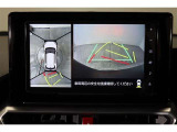 車両を上から見たような映像表示するパノラミックビューモニター付き!