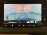 バックでの車庫入れも安心です! リアカメラが付いているバックモニター付のナビを装備しております。操作線もついており距離感も画面から確認できます。