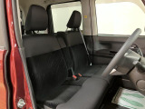 運転席助手席はベンチシートタイプとなっております横移動も楽にできます