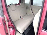 後部座席も気になるようなキズ・汚れやへたり等、大きなダメージはなく、良好な状態です。