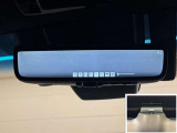 電子インナーミラです。バックドア内側にカメラを取り付けてインナーミラーに後方映像を表示。例えば後席にミラーを遮るものがあったりしても後方確認ができますね♪モニターモードとミラーモードへの切り替えも可能